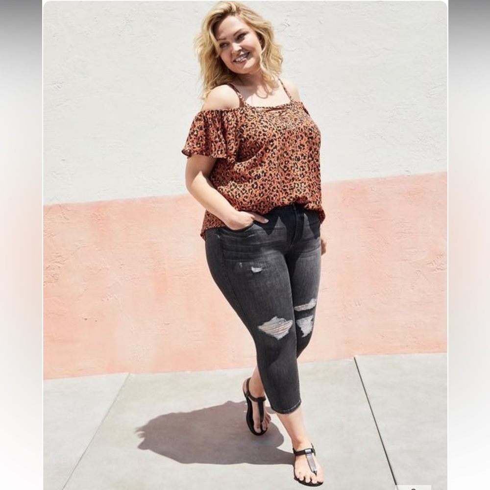 NWT Torrid Georgette Lace-Up Cold Shoulder